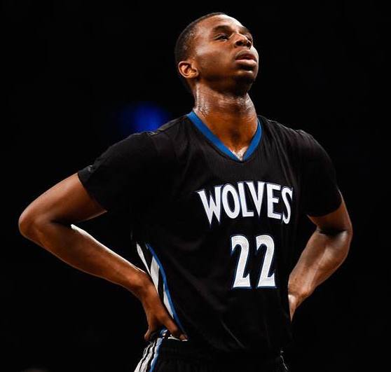 剑南春｜尤文2-1逆转卡利亚里，伊尔迪兹双响，弗拉霍维奇伤退（剑南春｜尤文2-1反超卡利亚里：伊尔迪兹梅开二度，弗拉霍维奇因伤离场）