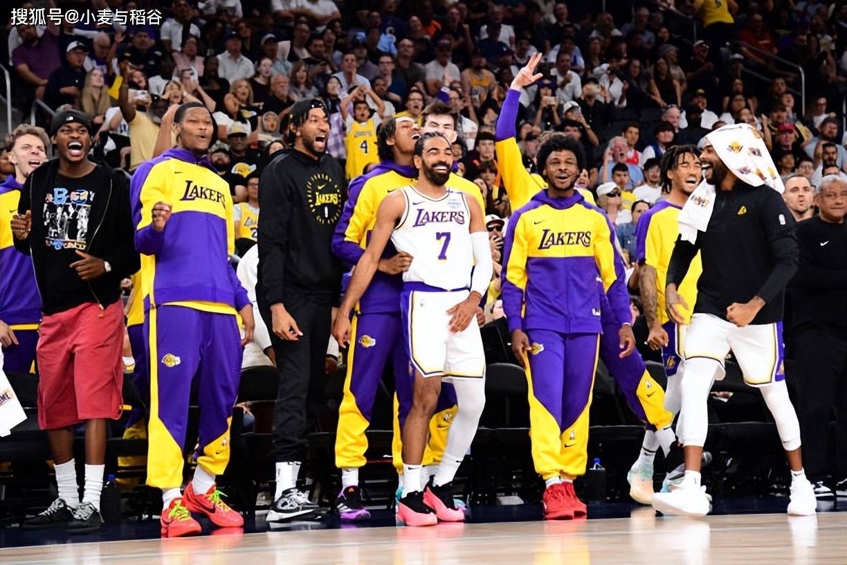 欧文突破助攻制胜球（欧文强突妙传造绝杀）