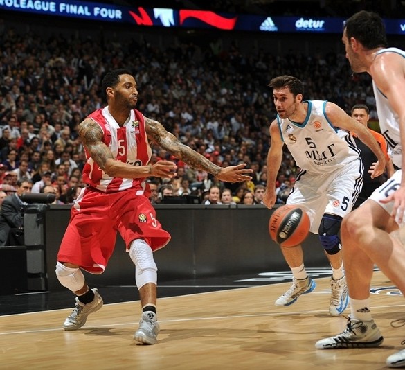 都体：弗拉霍维奇遭遇左腿拉伤，预计将缺阵至今年年底（都灵体育报：弗拉霍维奇左腿拉伤，预计休战至今年底）