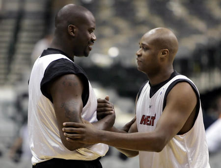 孔帕尼：逆转困境的精神很重要，迪亚斯总能在混乱中创造可能（孔帕尼：扭转困局的信念至关重要，迪亚斯总能在乱局中开辟生机）