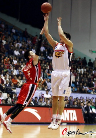 深入一线学习，英超与中国足协启动第三期青训教练培训（英超携手中国足协启动第三期青训教练班，聚焦一线实训）