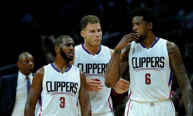 热那亚2-1萨索洛，厄斯蒂高破门，马利诺夫斯基建功（厄斯蒂高、马利诺夫斯基相继进球，热那亚2-1击败萨索洛）