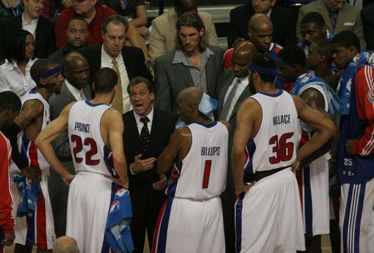 西甲报告：毕尔巴鄂竞技部分球迷多次辱骂维尼修斯和阿森西奥（西甲通报：毕尔巴鄂竞技部分球迷屡次辱骂维尼修斯与阿森西奥）