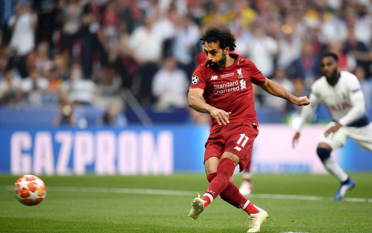 大哥你在干嘛？米兰德比补时阶段，巴斯托尼掏裆奇克（米兰德比补时争议：巴斯托尼疑似对奇克做出不当动作）