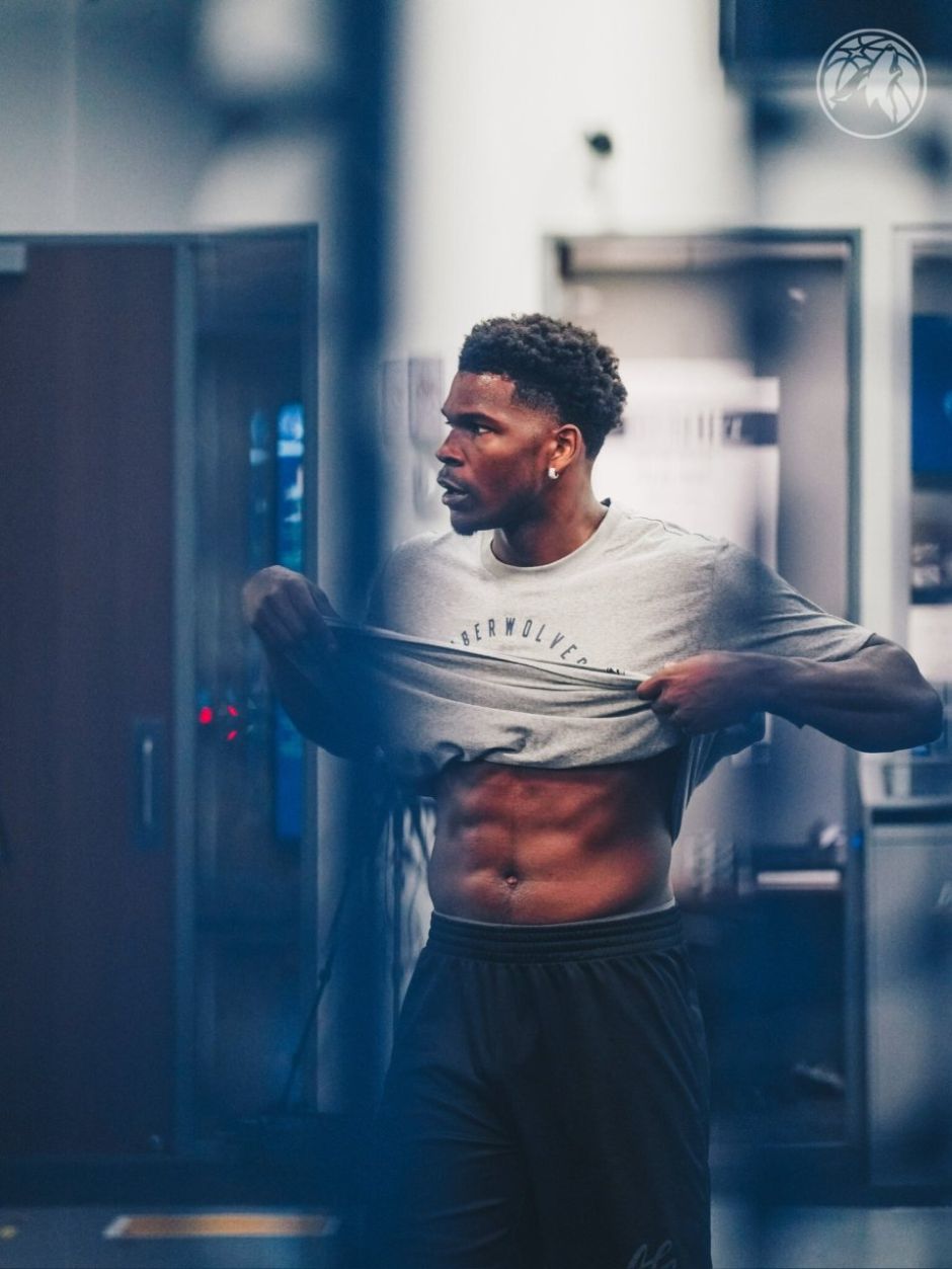 上肢力量对足球的重要性（上肢力量在足球中的关键作用）