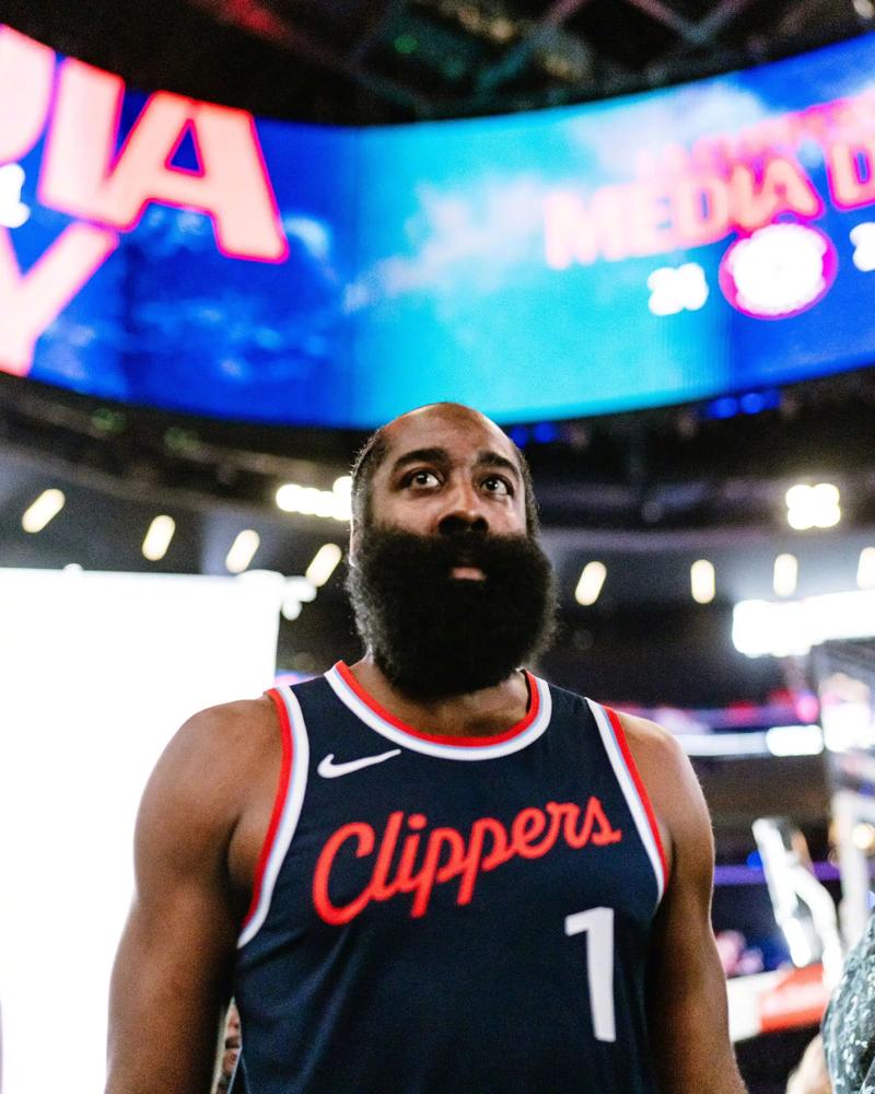 瓦基弗银行女排新赛季冲欧冠决赛主帅：很幸运能拥有博斯科维奇（瓦基弗银行女排新季剑指欧冠决赛 主帅：拥有博斯科维奇是我们的幸运）