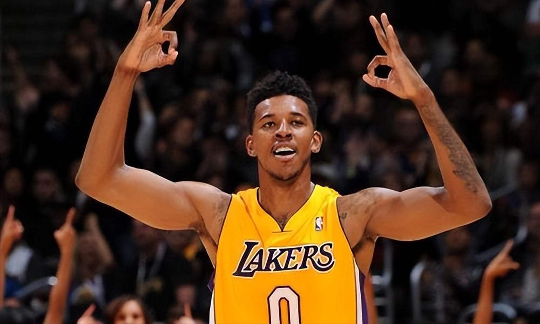 欧文突破防守造成杀伤，制造罚球（欧文突破造犯规，站上罚球线）