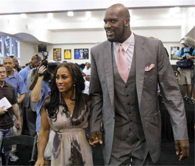 奥尔莫vs阿拉维斯全场数据：梅开二度+5次关键传球，获评9.5分（奥尔莫对阵阿拉维斯数据一览：独中两元+5次关键传球，评分9.5）