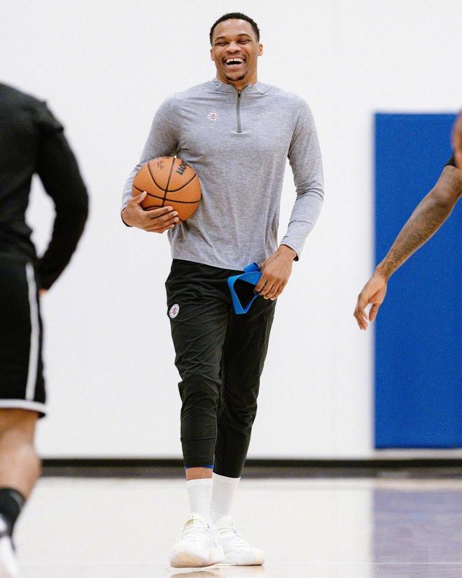 六台：皇马已经告知恩德里克，暂缓在里昂预订房子（六台：皇马通知恩德里克，暂缓在里昂的订房计划）