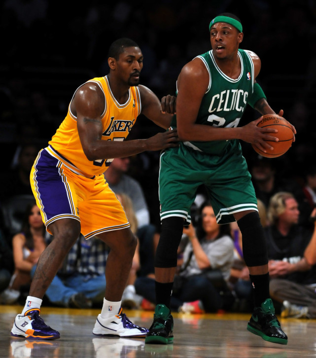 邓加：巴西球员和欧洲球员是不一样的，他们总想上场踢球（邓加：巴西球员与欧洲球员各异，始终渴望上场）