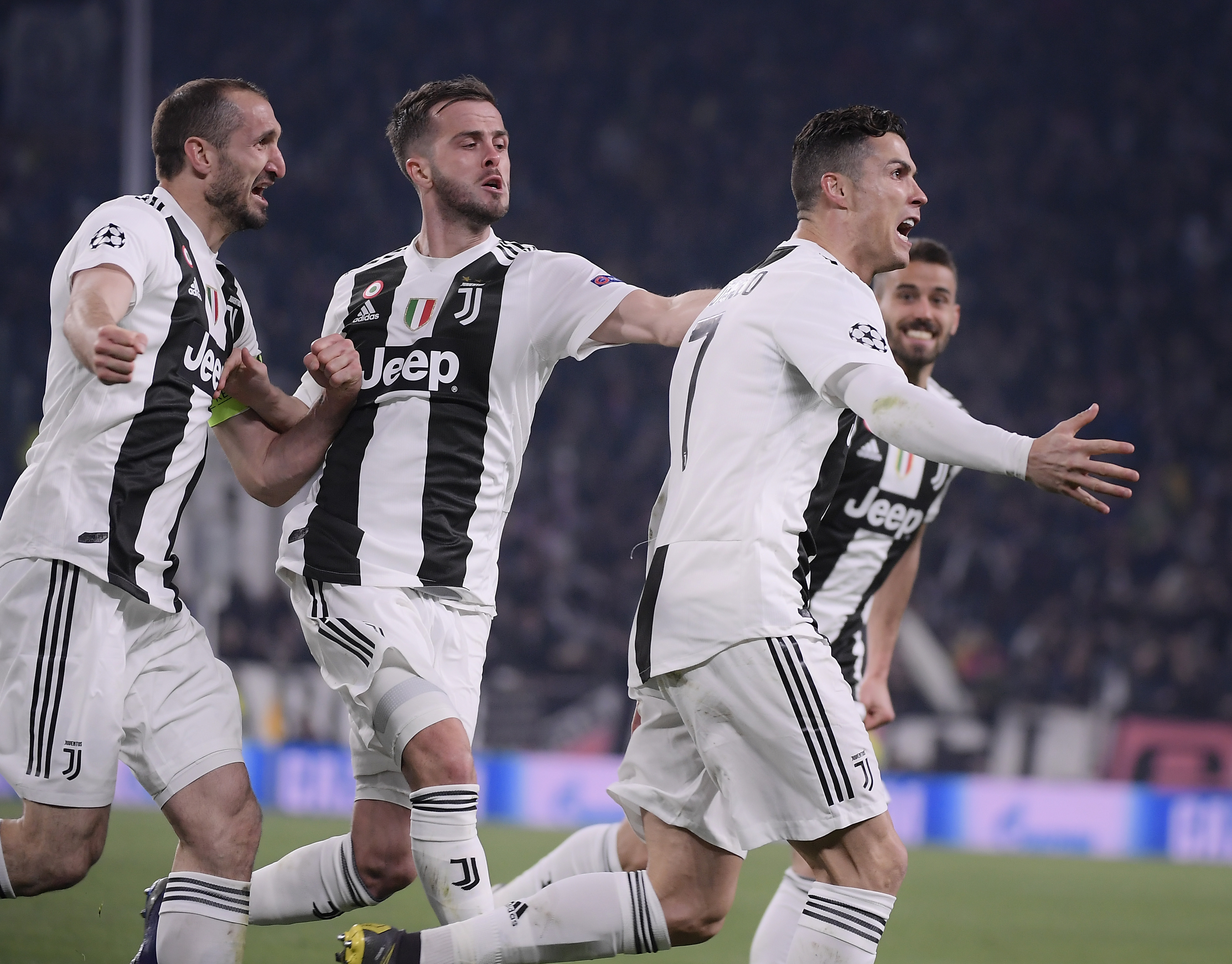 葡媒：本菲卡在考虑冬窗引进格雷罗，穆里尼奥很看好他（葡媒：本菲卡酝酿冬窗引进格雷罗，穆里尼奥力挺）