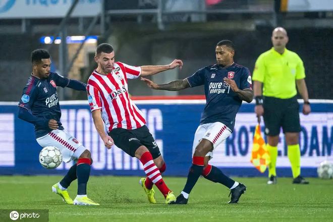 其进攻端的 其进攻端的