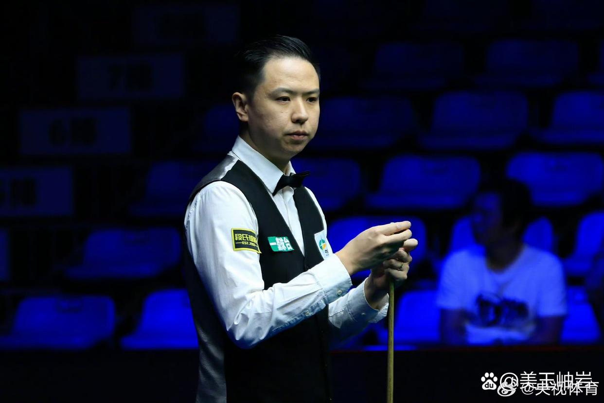 聚光灯下 聚光灯下